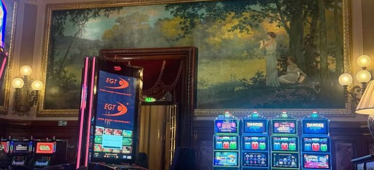 Il risultato finale: una serata indimenticabile, dove le risate superano le regole Il risultato finale: una serata indimenticabile, dove le risate superano le regole